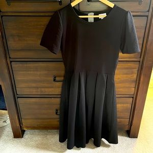 Adorable little black dress!